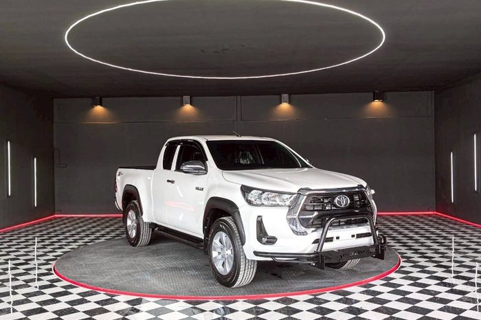 REVO 2WD 2021 2.4 MID MT SMART CAB WHITE  6419 full