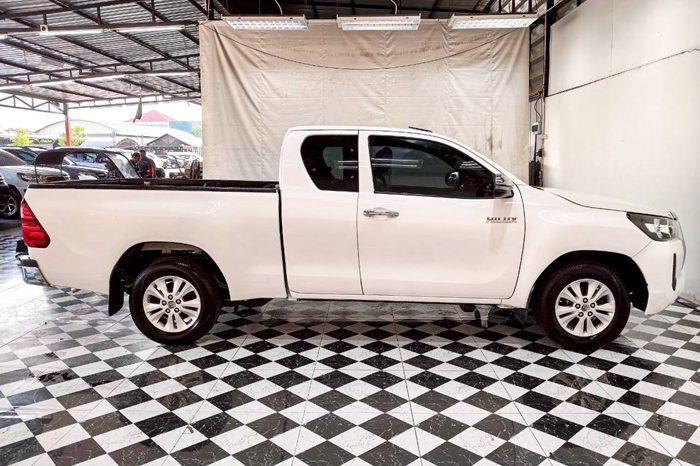 REVO 2WD 2021 2.4 MID MT SMART CAB WHITE  6425 full