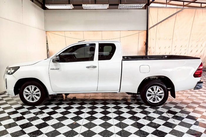 REVO 2WD 2021 2.4 MID MT SMART CAB WHITE  6425 full