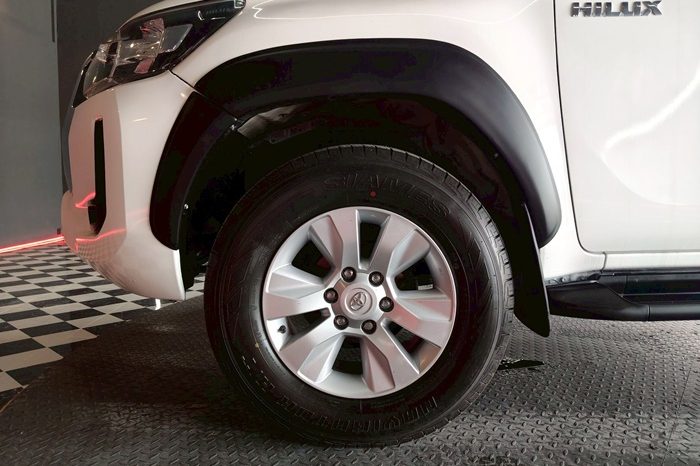 REVO 2WD 2021 2.4 MID MT SMART CAB WHITE  6425 full