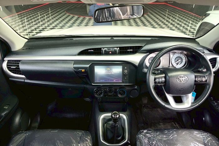 REVO 2WD 2021 2.4 MID MT SMART CAB WHITE  6425 full