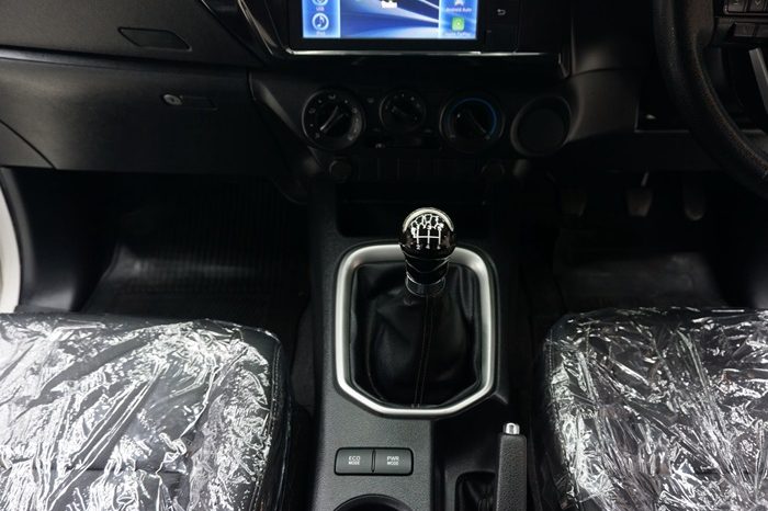 REVO 2WD 2021 2.4 MID MT SMART CAB WHITE  6425 full