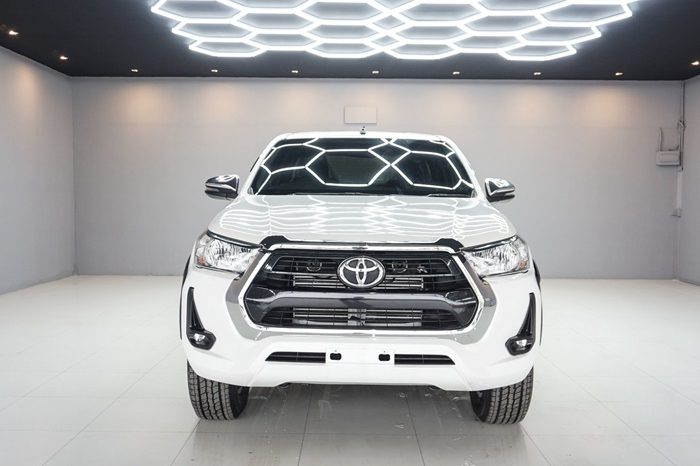 REVO 2WD 2021 2.4 MID MT SMART CAB WHITE  6425 full