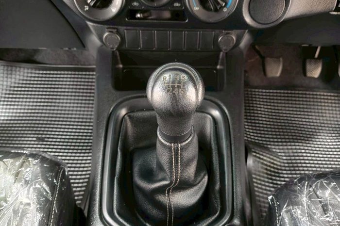 REVO 2WD 2022 2.4 ENTRY MT SMART CAB WHITE 6487 full