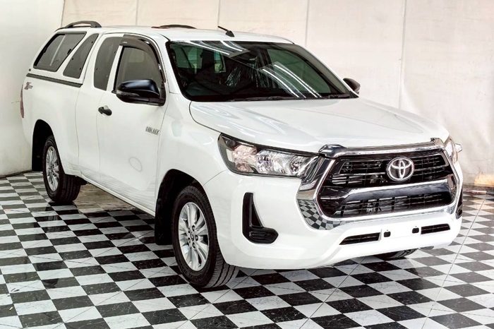 REVO 2WD 2022 2.4 ENTRY MT SMART CAB WHITE 6487 full