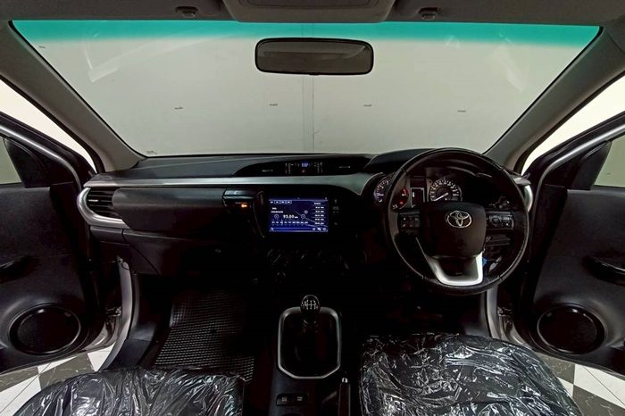 REVO 2WD 2021 2.4 MID MT SMART CAB SILVER  6536 full