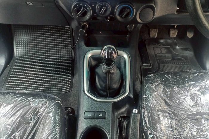 REVO 2WD 2021 2.4 MID MT SMART CAB SILVER  6536 full