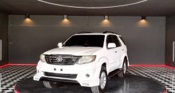 TOYOTA 2WD 2012 2.7V AT FORTUNER WHITE  738