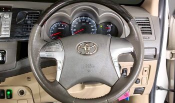 TOYOTA 2WD 2012 2.7V AT FORTUNER WHITE  738 full