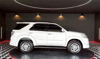 TOYOTA 2WD 2012 2.7V AT FORTUNER WHITE  738 full