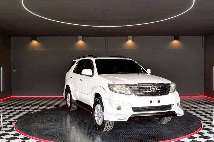 TOYOTA 2WD 2012 2.7V AT FORTUNER WHITE  738 full