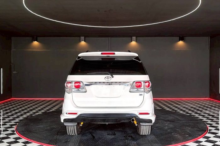 TOYOTA 2WD 2012 2.7V AT FORTUNER WHITE  738 full
