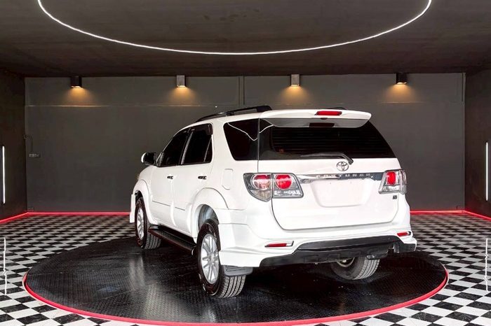 TOYOTA 2WD 2012 2.7V AT FORTUNER WHITE  738 full