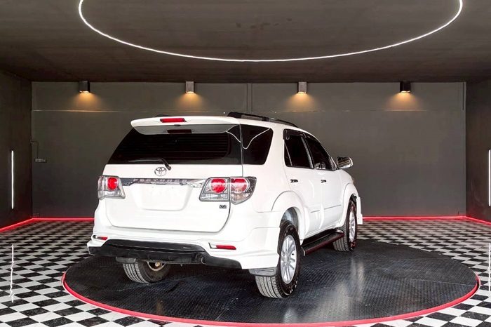 TOYOTA 2WD 2012 2.7V AT FORTUNER WHITE  738 full