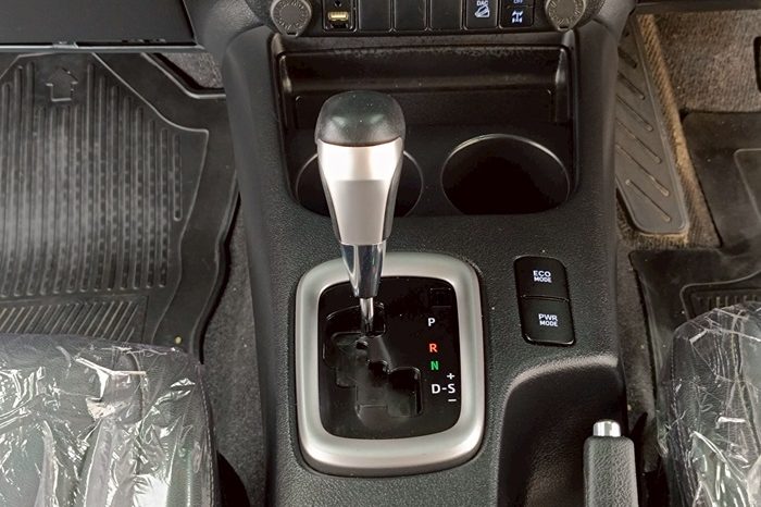 REVO 4WD 2021 2.8G AT DOUBLE CAB SILVER  7418 full