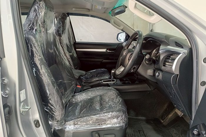 REVO 4WD 2021 2.8G AT DOUBLE CAB SILVER  7418 full