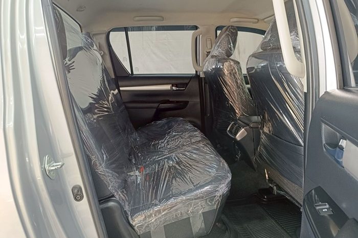 REVO 4WD 2021 2.8G AT DOUBLE CAB SILVER  7418 full