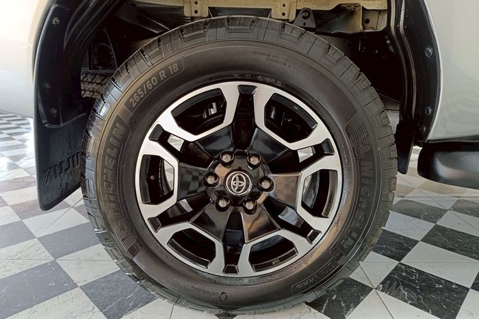 REVO 4WD 2021 2.8G AT DOUBLE CAB SILVER  7418 full