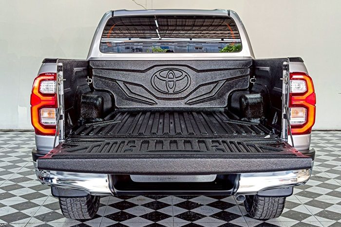 REVO 4WD 2021 2.8G AT DOUBLE CAB SILVER  7418 full