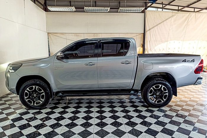 REVO 4WD 2021 2.8G AT DOUBLE CAB SILVER  7418 full
