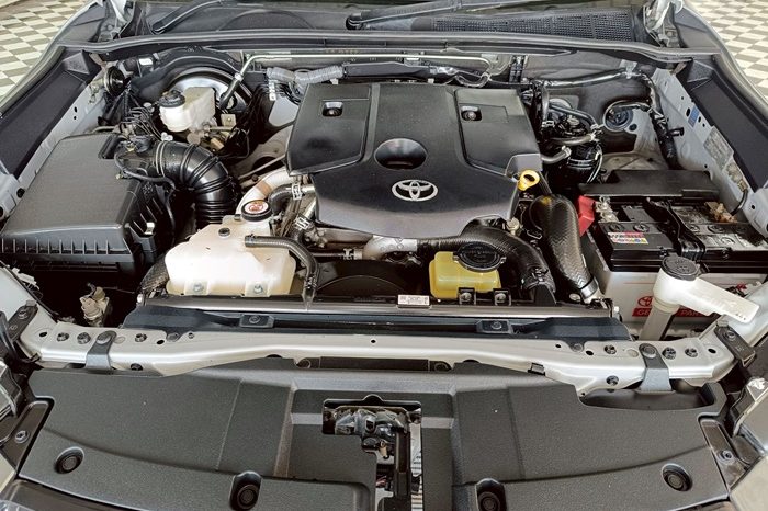 REVO 4WD 2021 2.8G AT DOUBLE CAB SILVER  7418 full