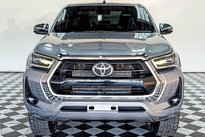 REVO 4WD 2021 2.8G AT DOUBLE CAB SILVER  7418 full