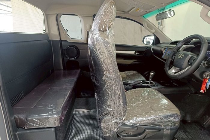 REVO PRE 2017 2.4E AT SMART CAB SILVER  7893 full