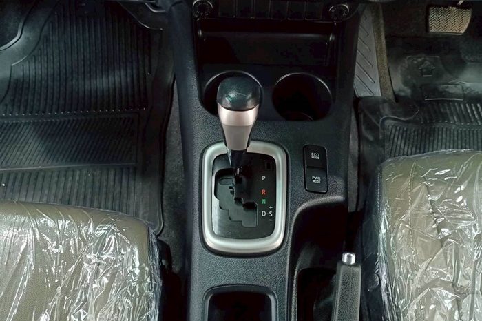 REVO PRE 2017 2.4E AT SMART CAB SILVER  8414 full