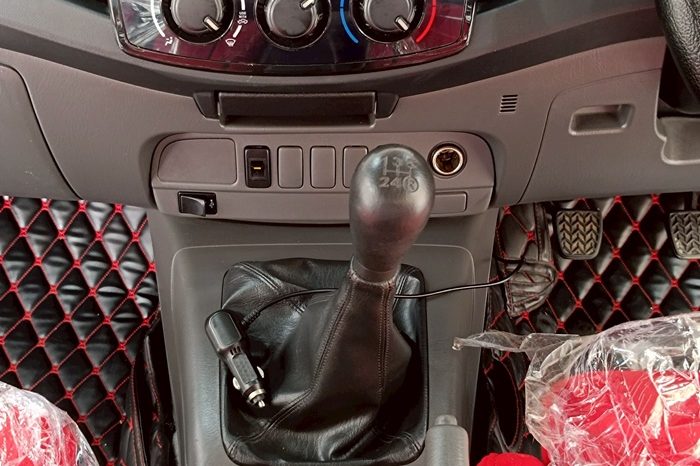 VIGO 2WD 2013 2.5G MT SMART CAB SILVER  9430 full