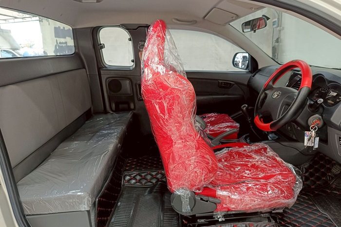 VIGO 2WD 2013 2.5G MT SMART CAB SILVER  9430 full