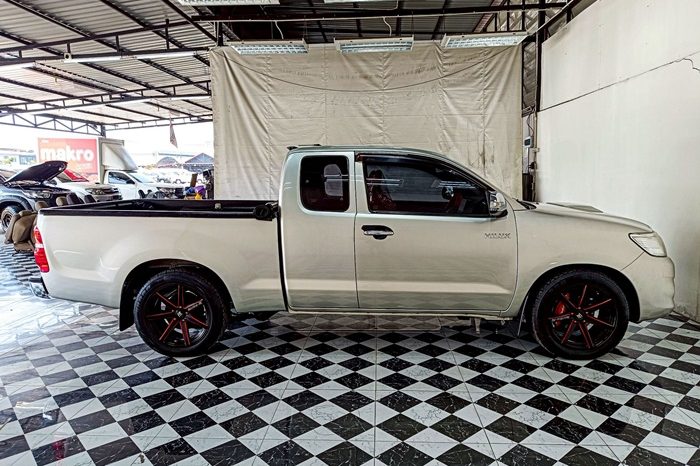 VIGO 2WD 2013 2.5G MT SMART CAB SILVER  9430 full