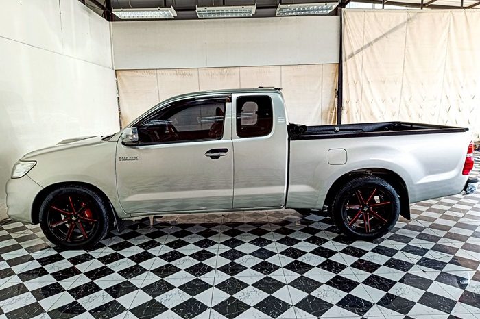 VIGO 2WD 2013 2.5G MT SMART CAB SILVER  9430 full