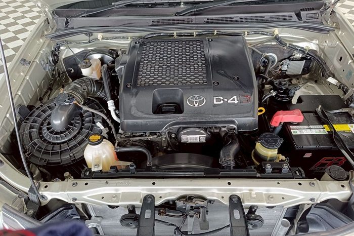 VIGO 2WD 2013 2.5G MT SMART CAB SILVER  9430 full