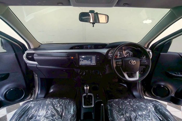 REVO 2WD 2020 2.4 MID AT DOUBLE CAB BRONZE  9638 full