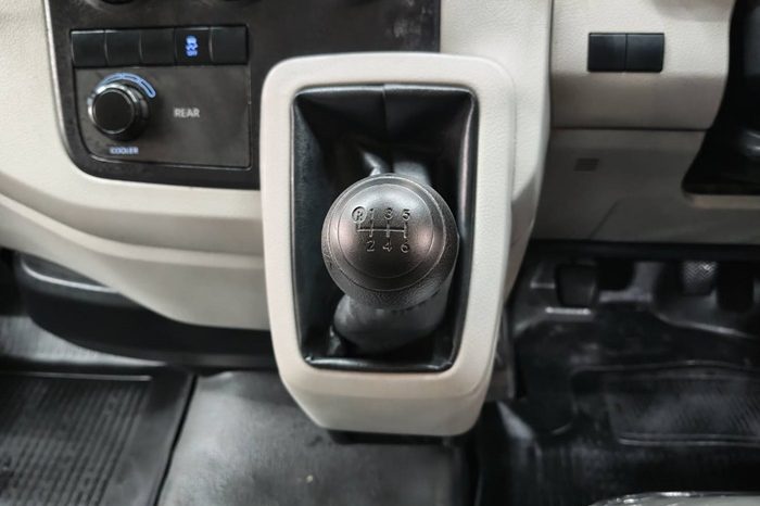 TOYOTA 2020 2WD 2.8 MT COMMUTER SILVER  1375 full