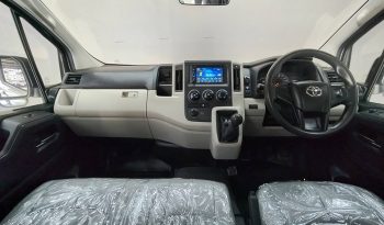 TOYOTA 2020 2WD 2.8 MT COMMUTER SILVER  1375 full