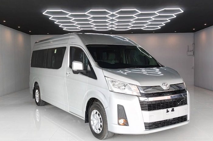 TOYOTA 2020 2WD 2.8 MT COMMUTER SILVER  1375 full