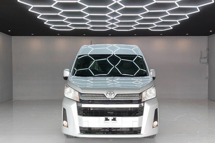 TOYOTA 2020 2WD 2.8 MT COMMUTER SILVER  1375 full