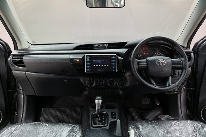 REVO 4WD 2016 2.4J AT SMART CAB DARK GREY  4540 full