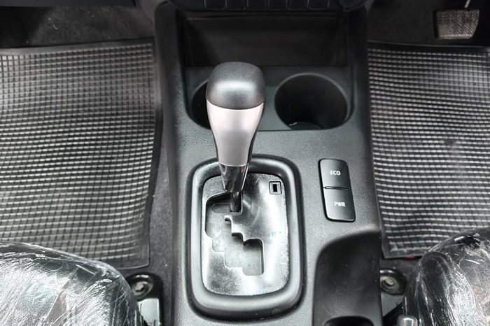 REVO 4WD 2016 2.4J AT SMART CAB DARK GREY  4540 full