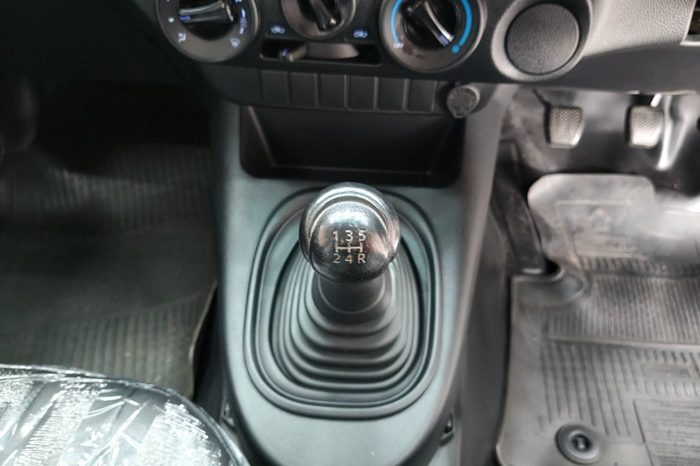 REVO 2WD 2016 2.4J MT STANDARD SILVER  5320 full