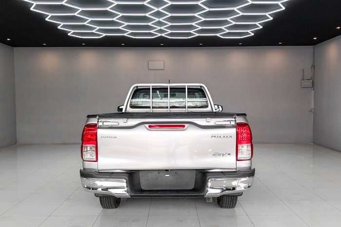REVO 2WD 2016 2.4J MT STANDARD SILVER  5320 full