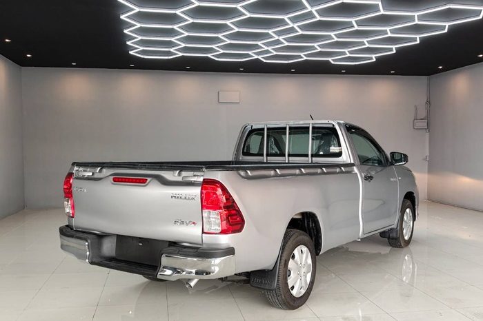 REVO 2WD 2016 2.4J MT STANDARD SILVER  5320 full