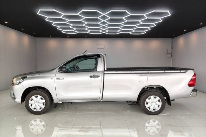 REVO 2WD 2016 2.4J MT STANDARD SILVER  5320 full