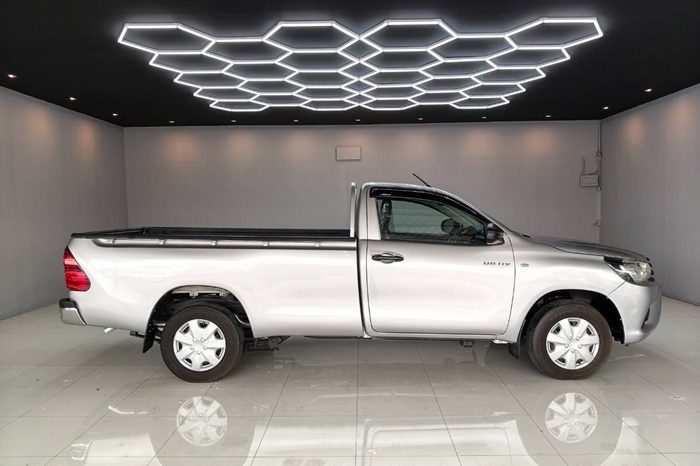 REVO 2WD 2016 2.4J MT STANDARD SILVER  5320 full