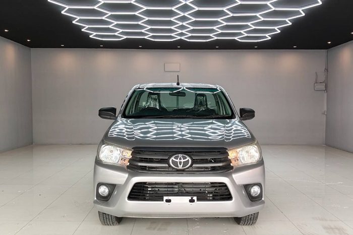 REVO 2WD 2016 2.4J MT STANDARD SILVER  5320 full