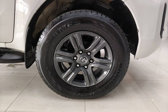 REVO 2WD 2022 2.4 ENTRY MT SMART CAB WHITE  7730 full