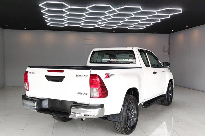 REVO 2WD 2022 2.4 ENTRY MT SMART CAB WHITE  7730 full
