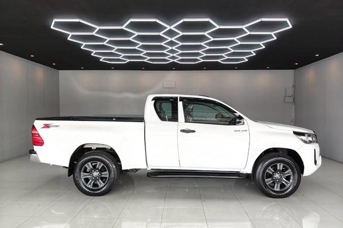 REVO 2WD 2022 2.4 ENTRY MT SMART CAB WHITE  7730 full