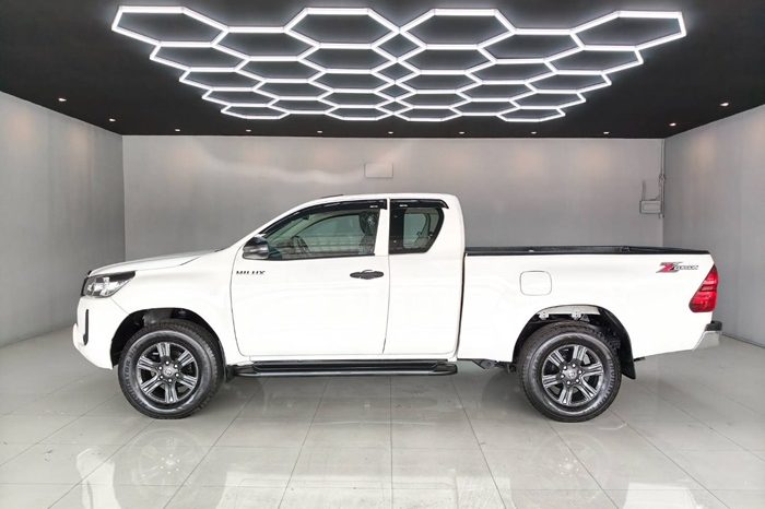 REVO 2WD 2022 2.4 ENTRY MT SMART CAB WHITE  7730 full